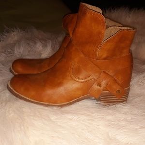 Ugg Elysian Leather Boot Booties